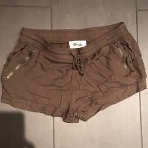 Hippie love shorts